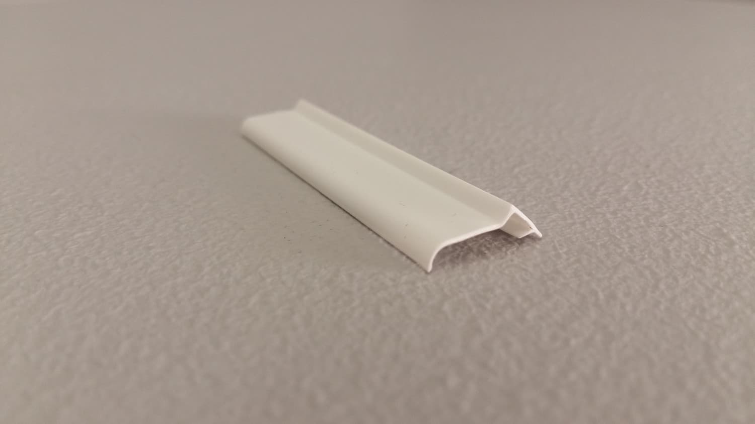 Coupe-froid blanc en polyflex 12' - Image 1