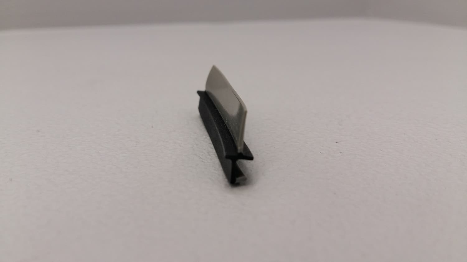 Coupe-froid gris en silicone (vendu aux pieds) - Image 1