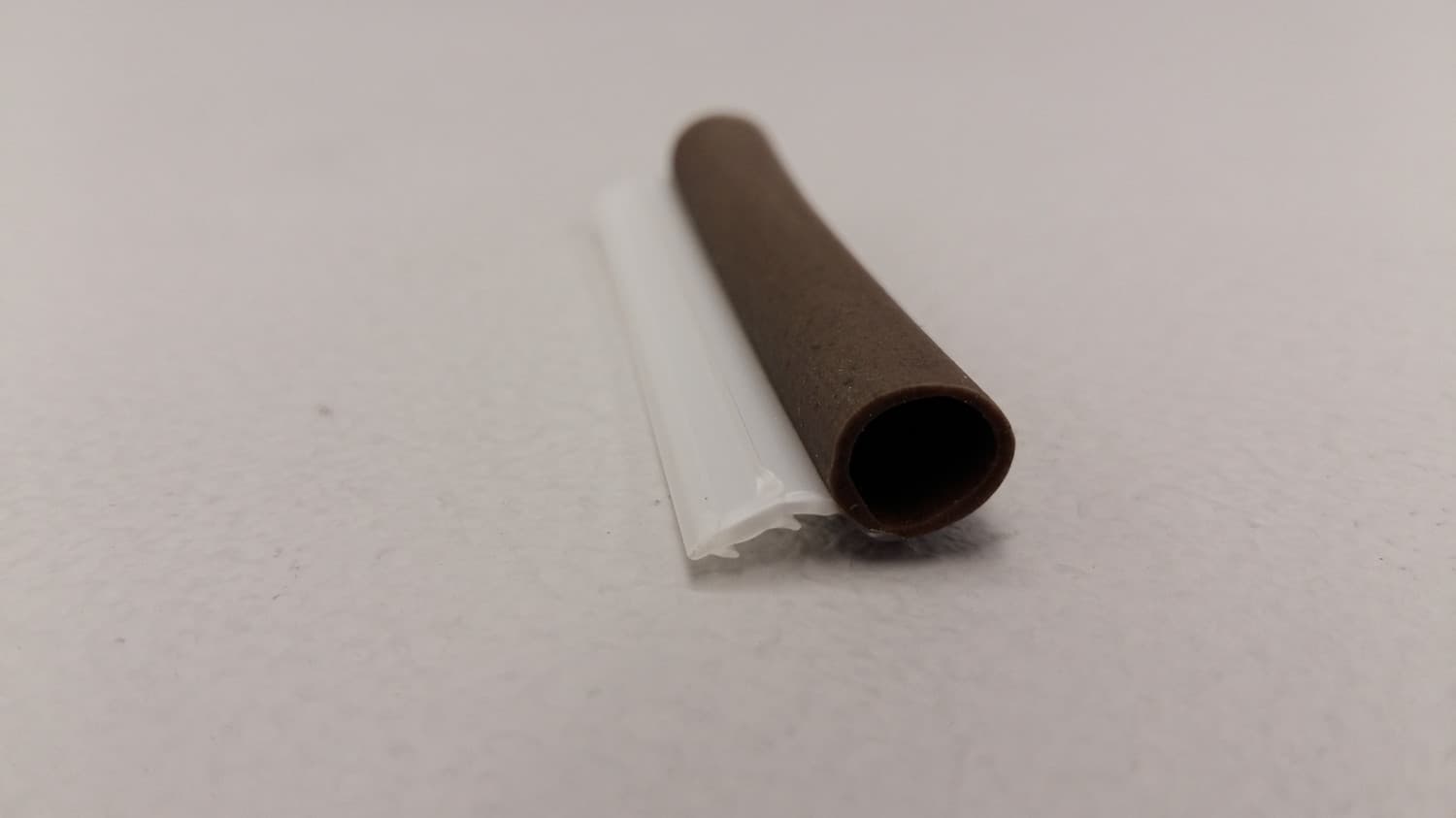 Coupe-froid brun en silicone(vendu aux pieds) - Image 1