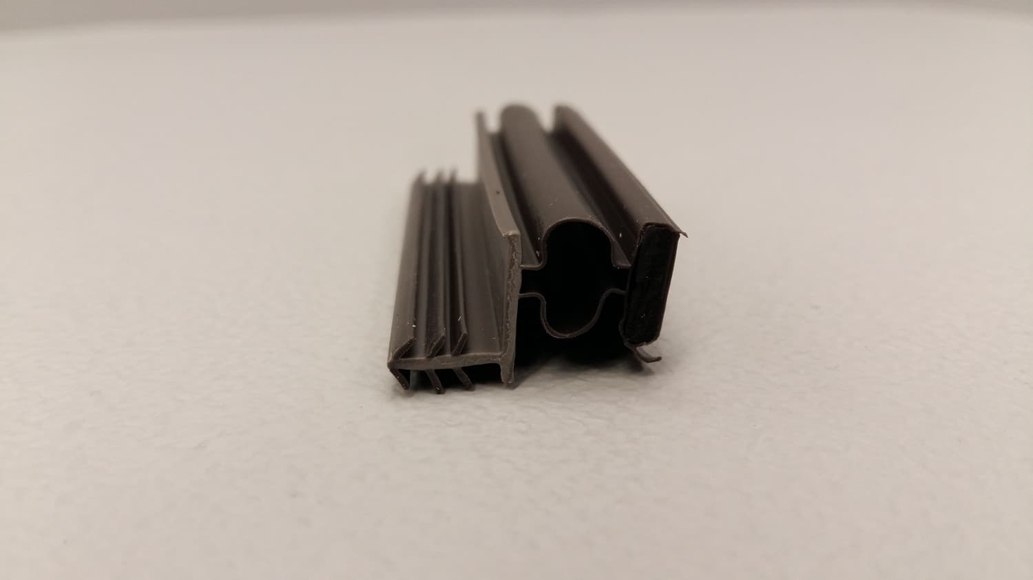 Coupe-froid magnétique brun pour porte résidentielle (36") - DEF6-189BR-3 | Vosthermos