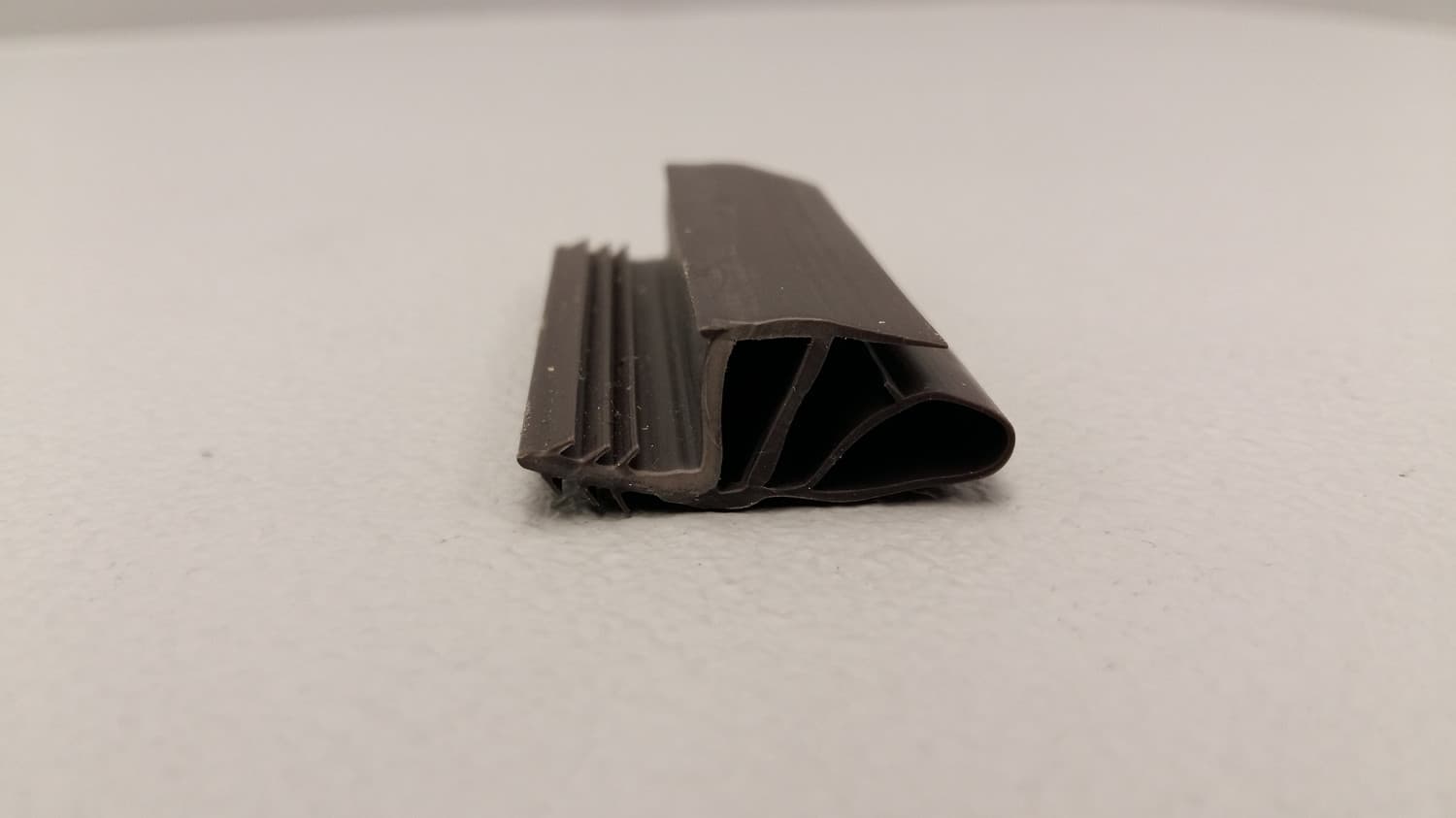 Coupe-froid compression brun pour porte résidentielle (84") - DEF6-189CBR | Vosthermos