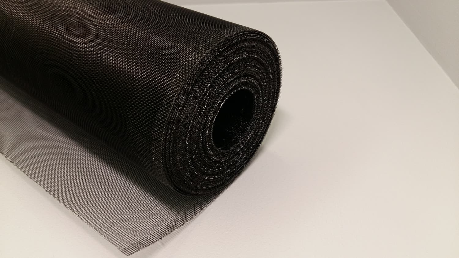 Rouleau de moustiquaire en aluminium noir 36" X 100' - DEF8-128 (36") | Vosthermos