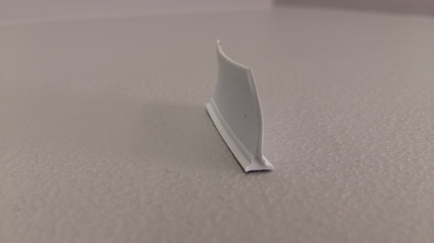 Coupe-mouche blanc pour porte moustiquaire coulissante (vendu au pied) - DEF9-113 | Vosthermos