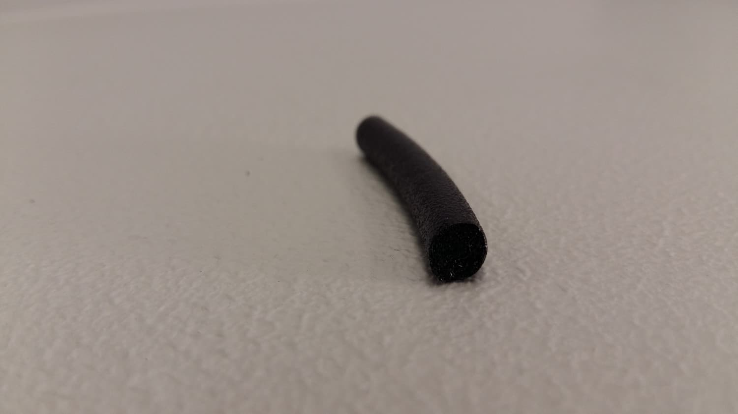 Rouleau de 1190' de rondin de polymousse pour moustiquaire (0.250") - DEF9-146 | Vosthermos