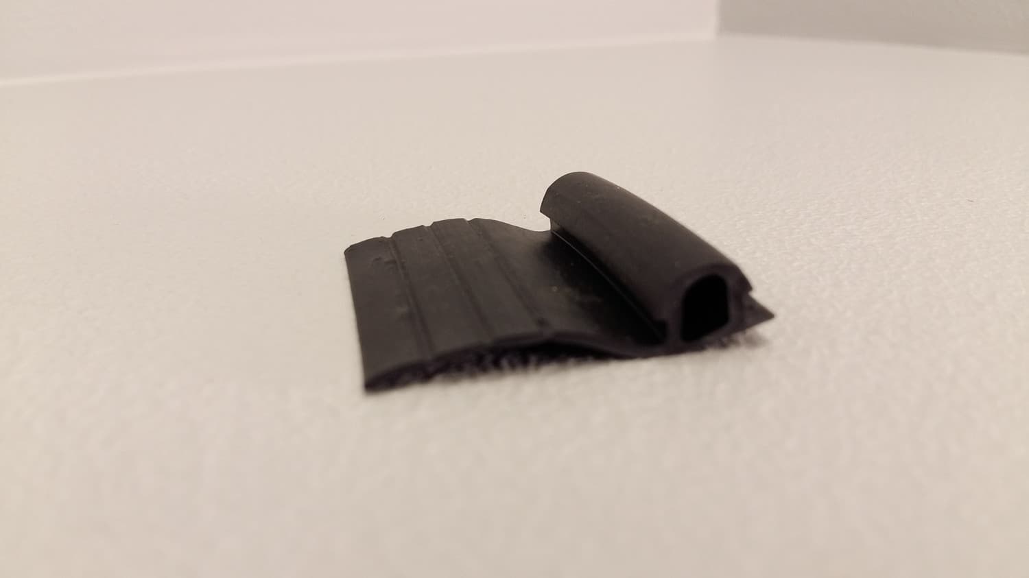 Coupe-mouche noir pour porte moustiquaire (84") - DEF9-154 | Vosthermos