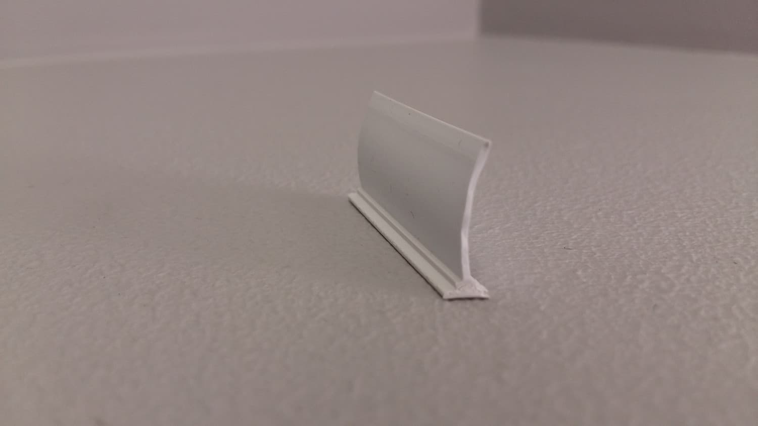 Coupe-mouche blanc pour porte moustiquaire coulissante (82") - DEF9-242 | Vosthermos