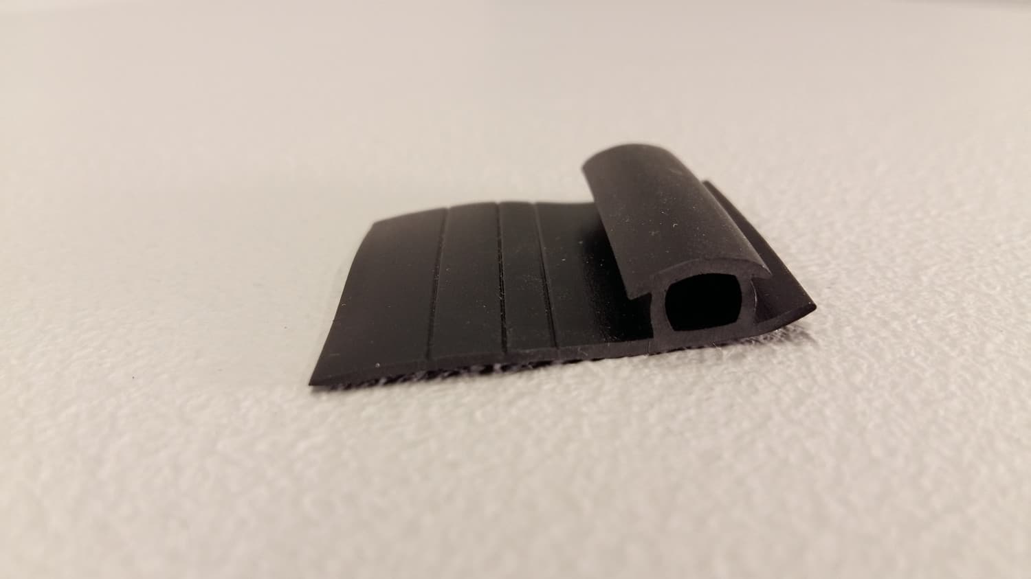 Coupe-mouche noir pour porte moustiquaire (84") - DEF9-248 | Vosthermos