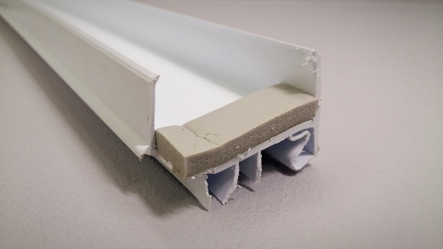 Balai blanc pour porte résidentielle 42" - DEF10-101-42A | Vosthermos