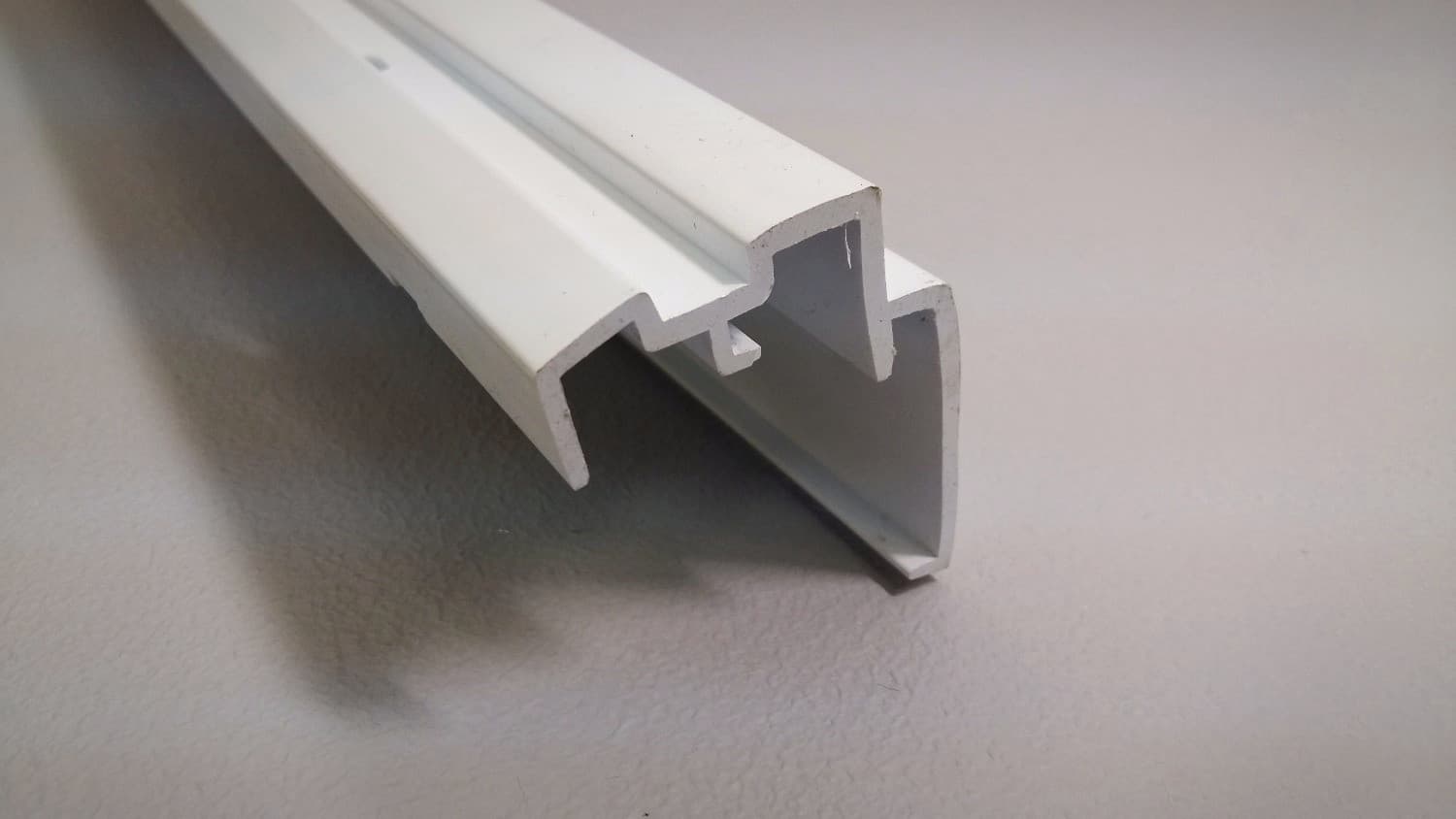 Bris thermique blanc pour seuil de porte résidentielle 34" - DEF10-112-34 | Vosthermos