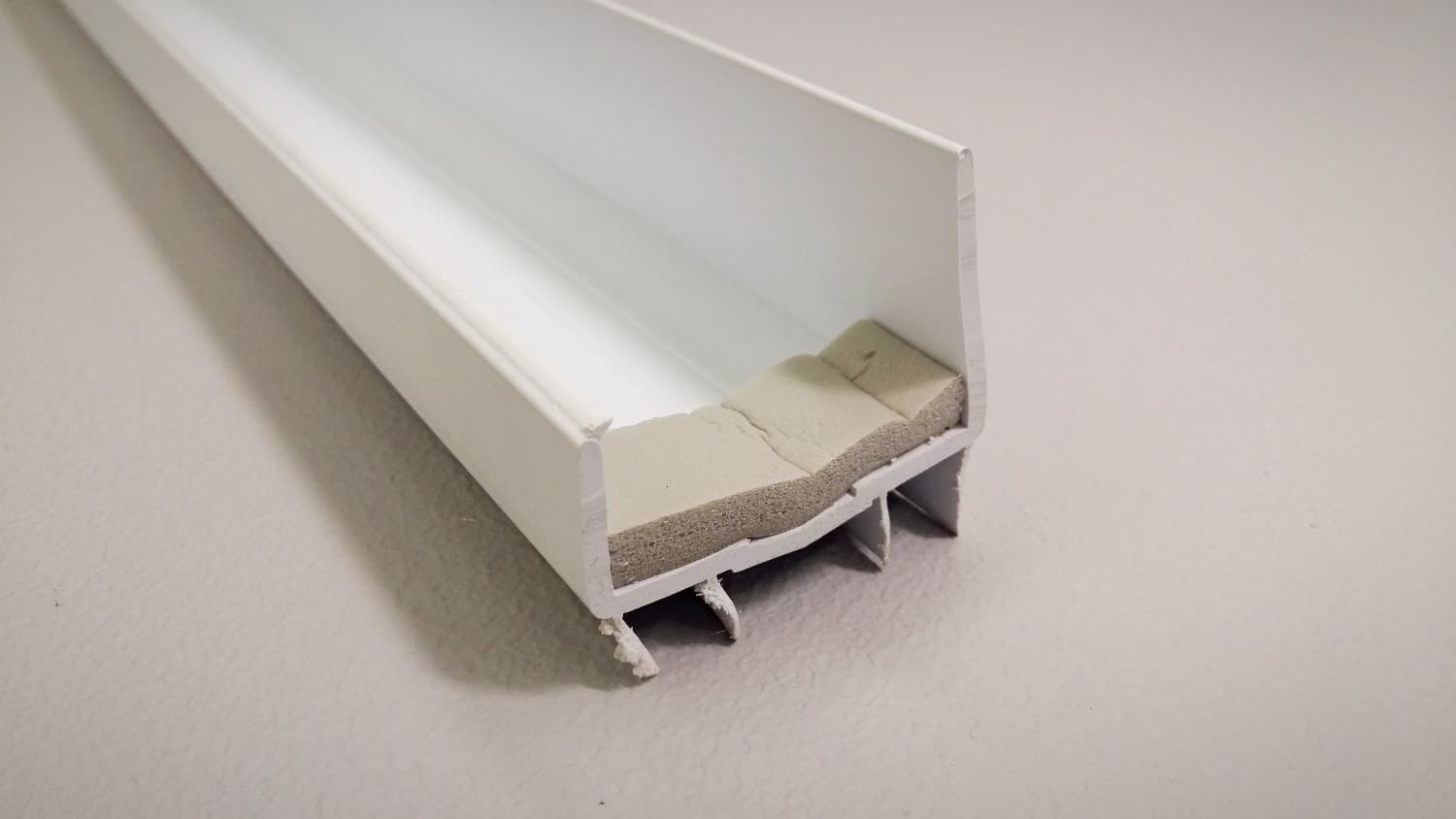 Balai blanc pour porte résidentielle 34" - DEF10-152-34 | Vosthermos