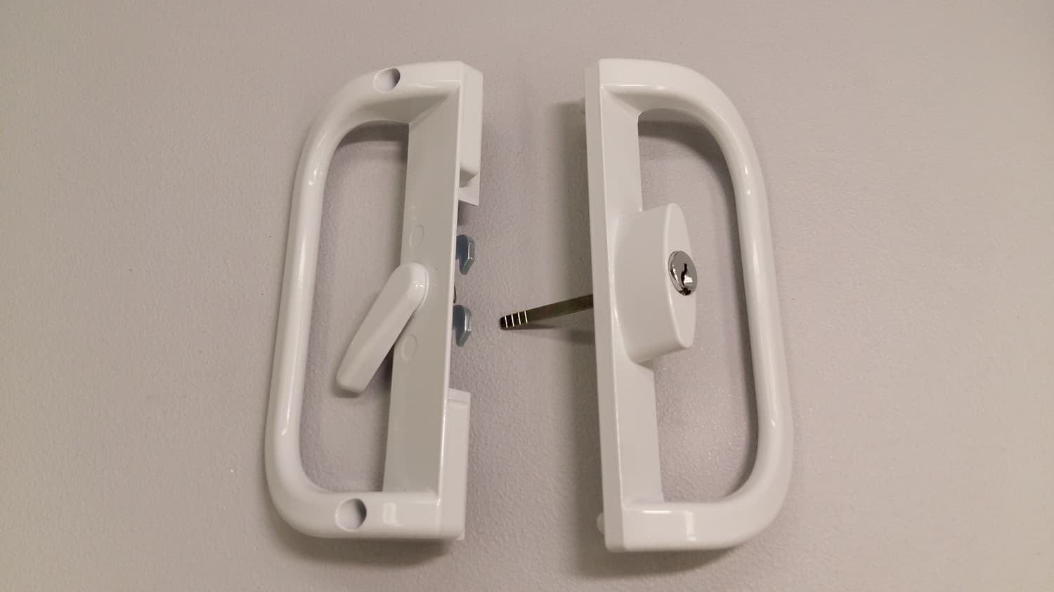 Poignée blanche avec clé pour porte patio - Image 1