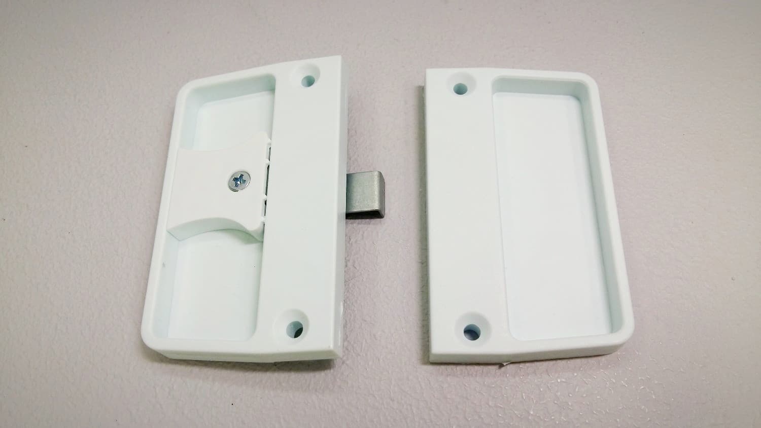 Poignée blanche pour porte moustiquaire - Image 1