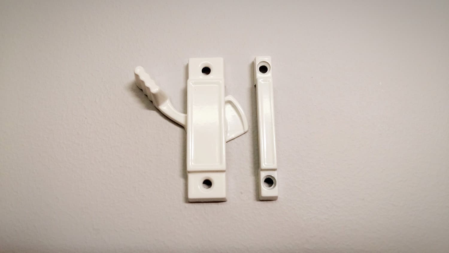 Barrure de fenêtre blanche avec gache - DEF3-112BL | Vosthermos