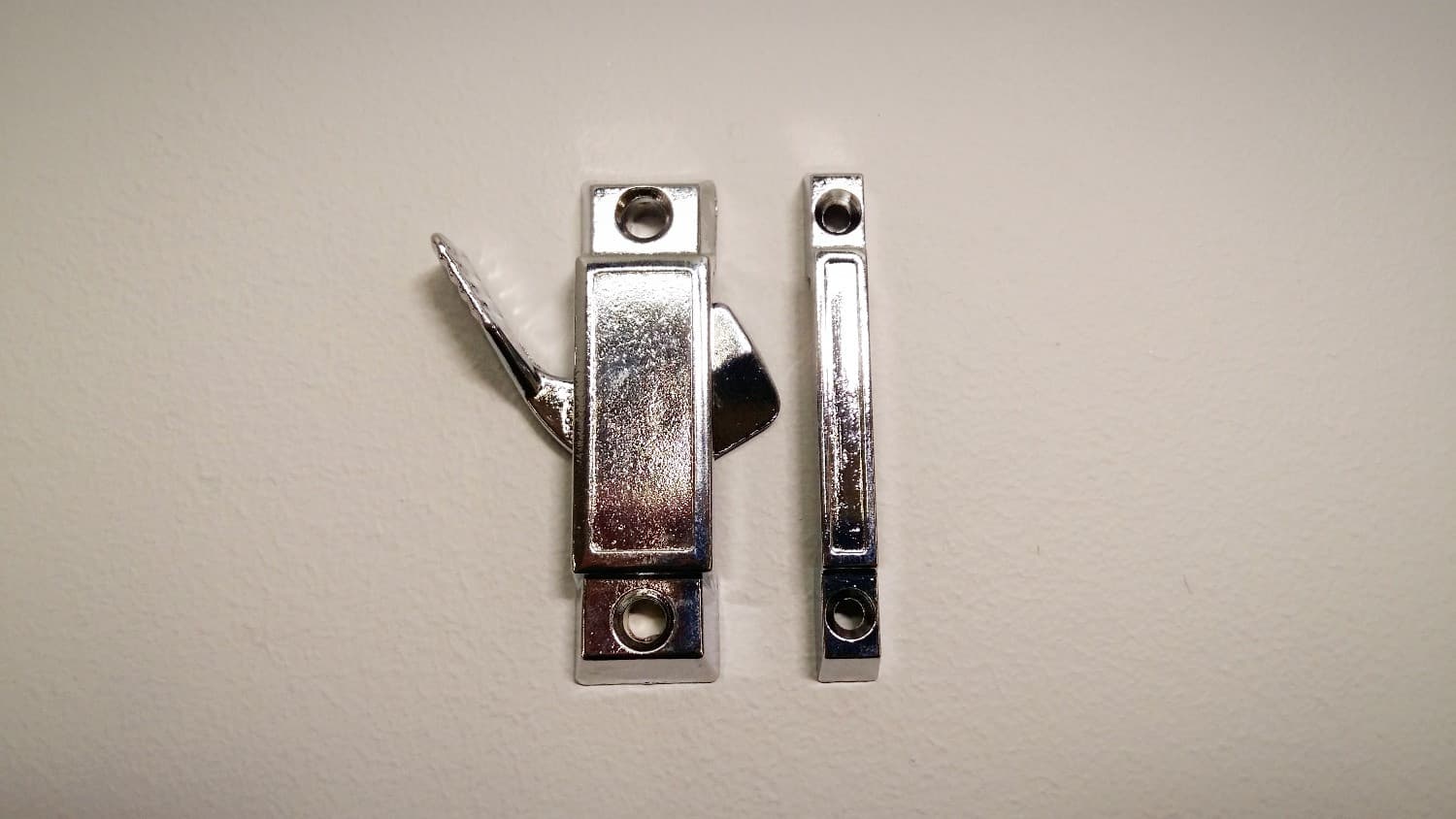 Barrure de fenêtre chrome avec gache - DEF3-112CH | Vosthermos