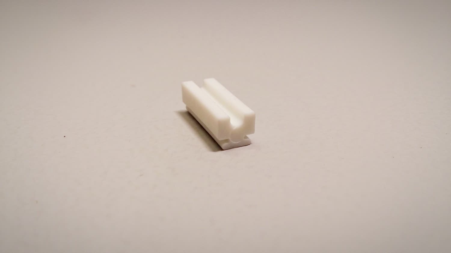 Patin en nylon pour fenêtre coulissante en aluminium - DEF3-146 | Vosthermos