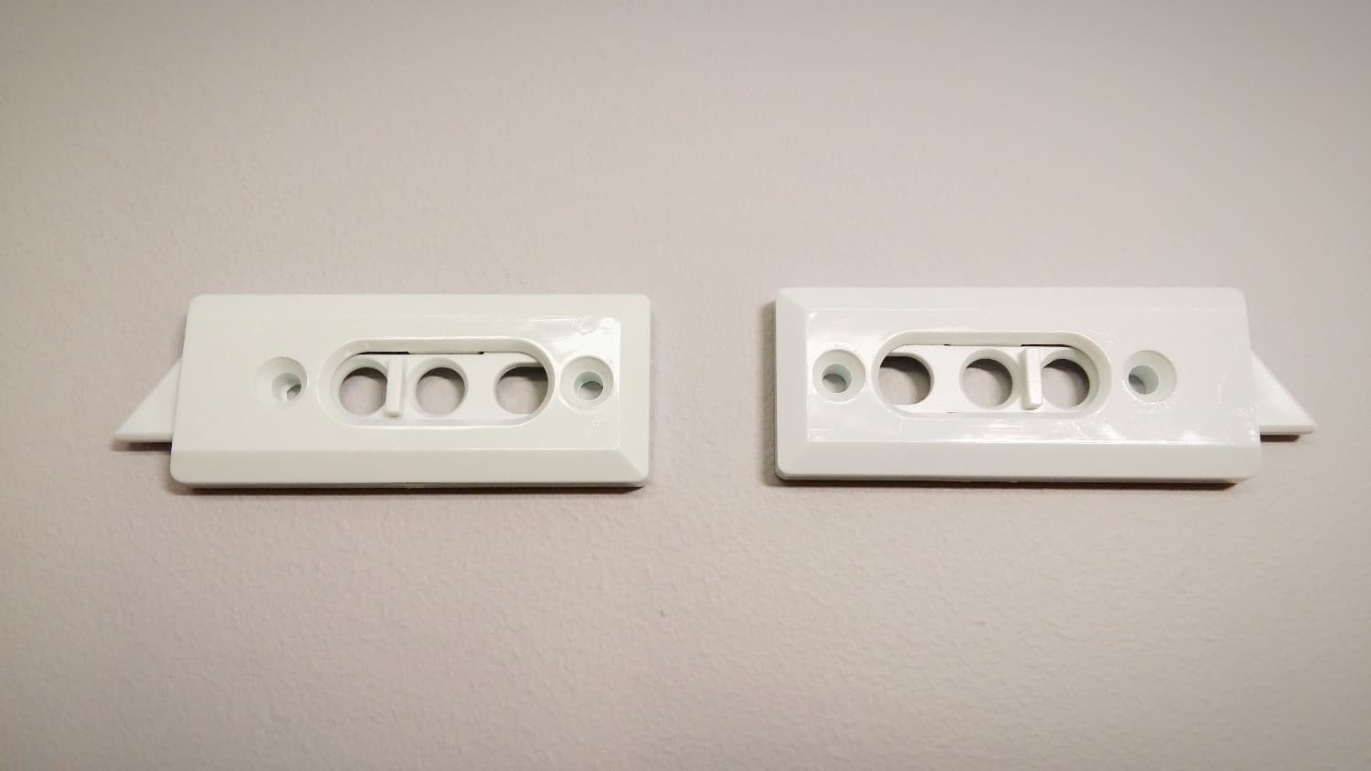 Barrure de fenêtre blanche(en paire) - DEF3-189 | Vosthermos