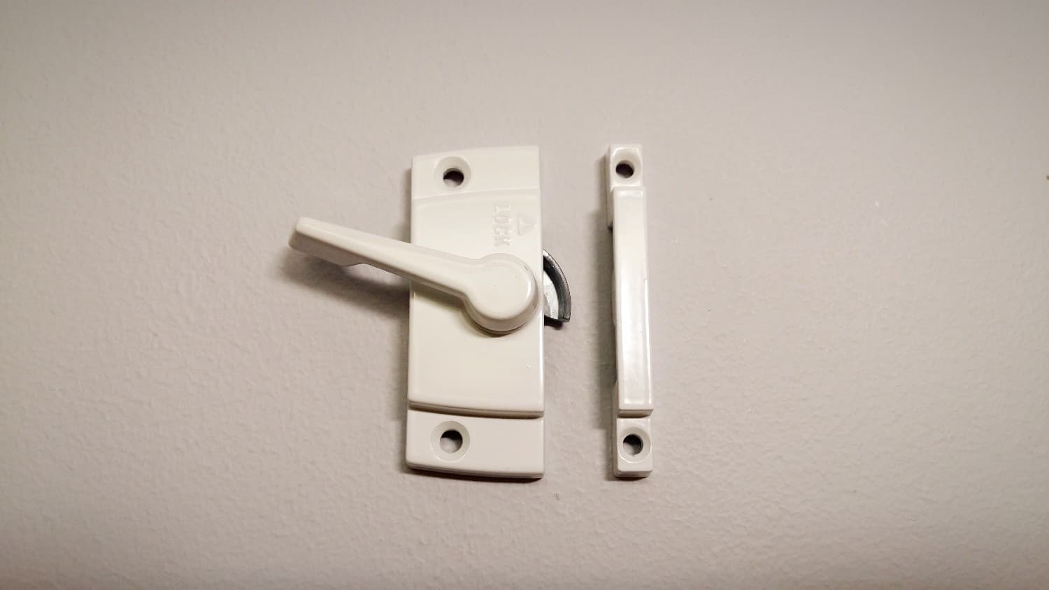 Barrure de fenêtre blanche(en paire) - DEF5-241 | Vosthermos