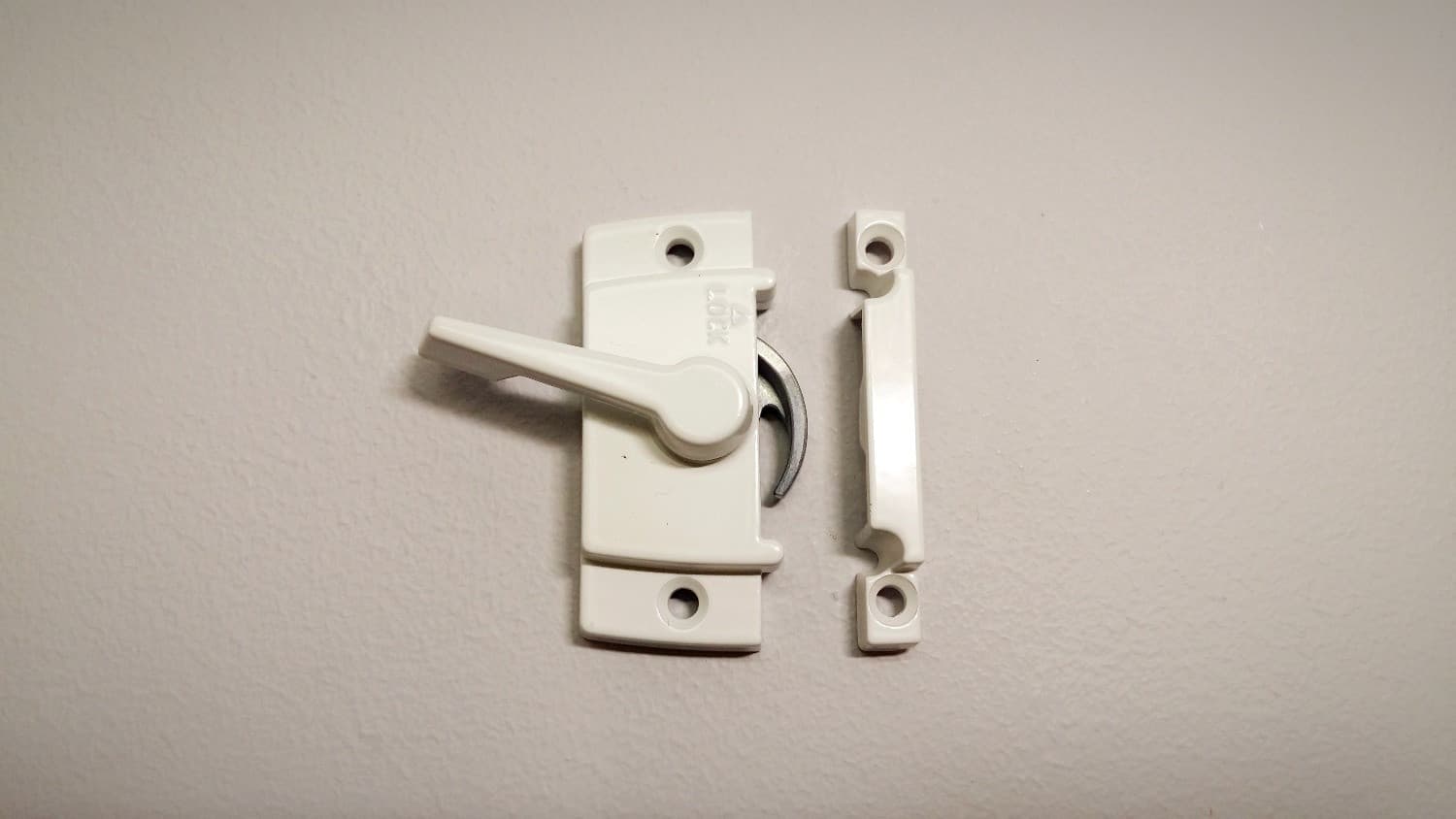 Barrure de fenêtre blanche avec gache - DEF5-242 | Vosthermos