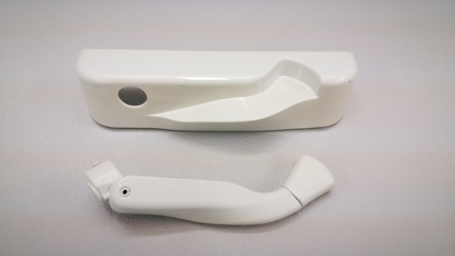 Poignée pliante et couvercle blanc pour opérateur de fenêtre à battant - Image 1