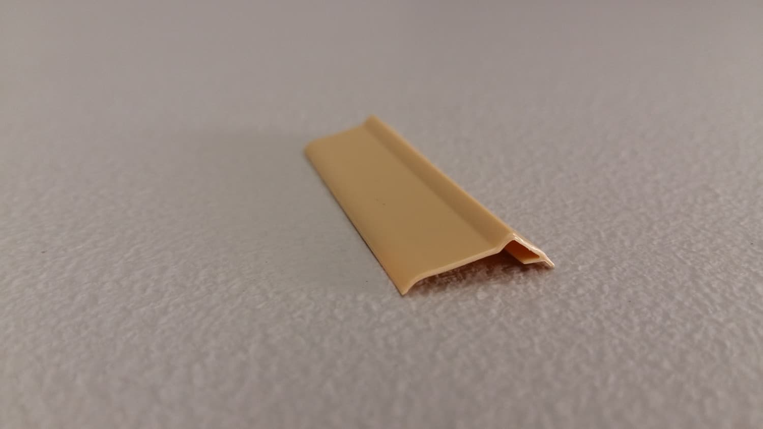 Coupe-froid beige en polyflex 12' - Image 1